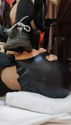 图片[2]_【玥野兔】脏鞋底-黑长袜踩狗脸_HD绳艺资源