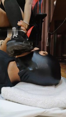 图片[3]_【玥野兔】脏鞋底-黑长袜踩狗脸_HD绳艺资源