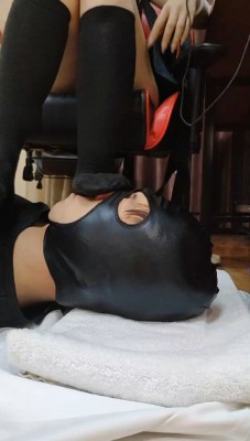 图片[4]_【玥野兔】脏鞋底-黑长袜踩狗脸_HD绳艺资源