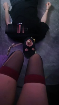 图片[7]_【艺术训练视频】【琪琪大人】黑丝裸足踩喂食/咀嚼物口水浓痰_HD绳艺资源