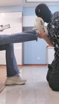 图片[5]_【紫琳女神】运动鞋踩踏/数据线抽/封嘴/全包窒息_HD绳艺资源