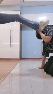 图片[7]_【紫琳女神】运动鞋踩踏/数据线抽/封嘴/全包窒息_HD绳艺资源