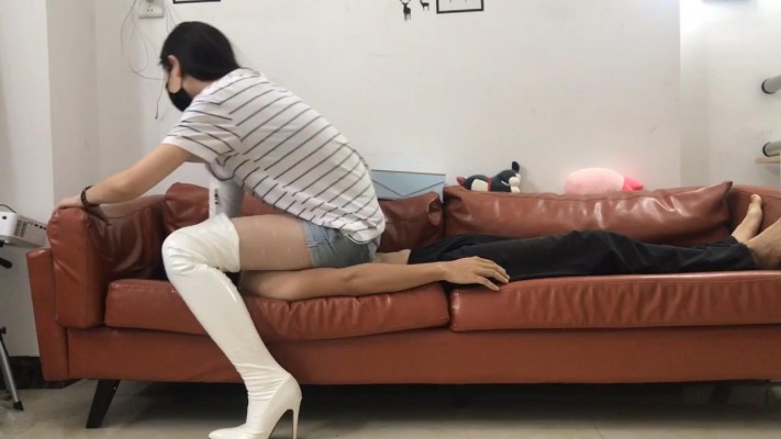 图片[2]_邻家风小鱼姐姐白丝高跟靴子全体重踩绳艺学员虐待上集_HD绳艺资源