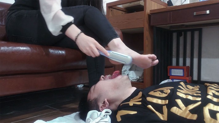 图片[10]_【冷凝】搓脚皮脚泥让脚奴用嘴接-人体垃圾桶系列（七）_HD绳艺资源