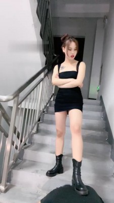 图片[7]_【盖洛】陪酒小妹楼道遛狗/脚下喂食/短靴踩踏_HD绳艺资源