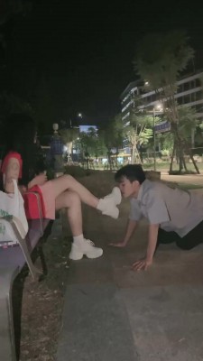 图片[2]_【饼干大大】户外-舔脏小白鞋/口吐喂食/白袜塞嘴/遛狗爬行_HD绳艺资源