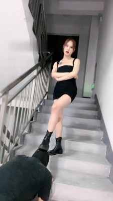 图片[6]_【盖洛】陪酒小妹楼道遛狗/脚下喂食/短靴踩踏 B2156_HD绳艺资源