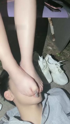 图片[10]_【饼干大大】户外-舔脏小白鞋/口吐喂食/白袜塞嘴/遛狗爬行 B2164_HD绳艺资源