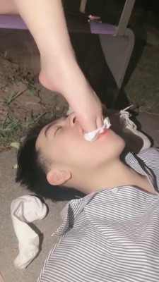 图片[12]_【饼干大大】户外-舔脏小白鞋/口吐喂食/白袜塞嘴/遛狗爬行 B2164_HD绳艺资源