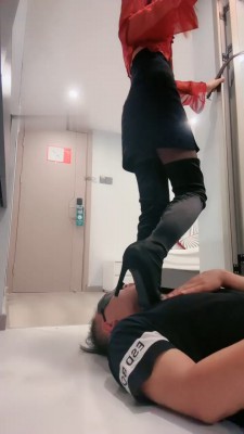 【艾莉】骑马转胯/打板子/长靴踩踏/脚插嘴 B2178_HD绳艺资源