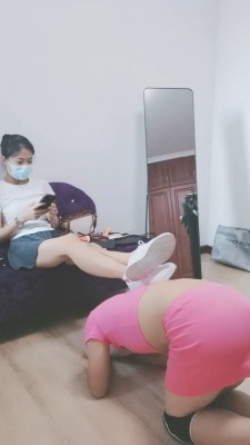 图片[2]_【凌儿女神】闻舔小白鞋/转胯骑马/踩狗头 B2194_HD绳艺资源