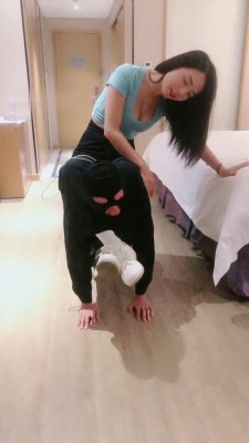 图片[3]_【伊妮】骑马/白鞋白袜气味羞辱/喝圣水 B2202_HD绳艺资源