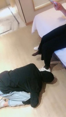 图片[4]_【伊妮】骑马/白鞋白袜气味羞辱/喝圣水 B2202_HD绳艺资源