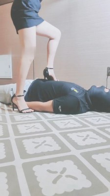 【萌宝儿】重度高跟全体重踩/骑马叼鞋脚/插嘴 B2232_HD绳艺资源