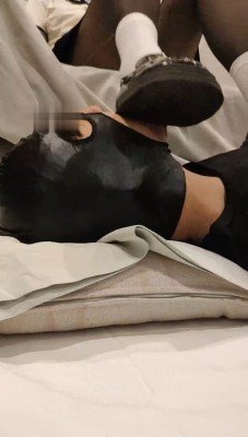 【玥野兔】原味黑丝白袜jio踩贱狗 B2233_HD绳艺资源