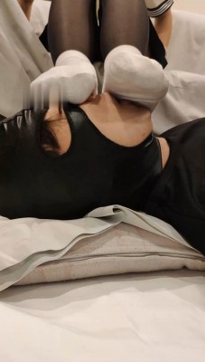 图片[3]_【玥野兔】原味黑丝白袜jio踩贱狗 B2233_HD绳艺资源