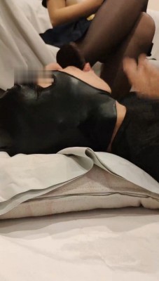 图片[6]_【玥野兔】原味黑丝白袜jio踩贱狗 B2233_HD绳艺资源