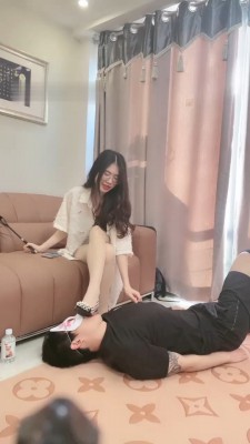 【嘉妮】御姐范S-sp/高跟闻舔/插嘴/骑马/赏赐圣水 B2302_HD绳艺资源