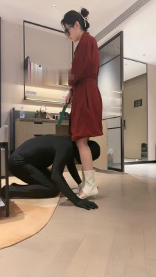 图片[3]_【沅芷大人】家奴起床必修课/当化妆凳/鞋底耳光sp_HD绳艺资源