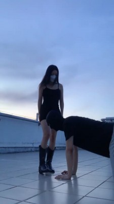 【宝爷】天台白袜tj-高难度挑战提档/极度羞辱/强迫喂食_HD绳艺资源