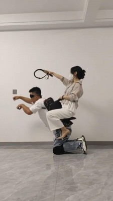 【辣姐】训练道具骑乘训练/骑着擦地/训练/深喉耳光/舔脚_HD绳艺资源