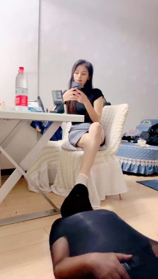 【安琪】桌下视角-超臭白棉袜气味羞辱_HD绳艺资源