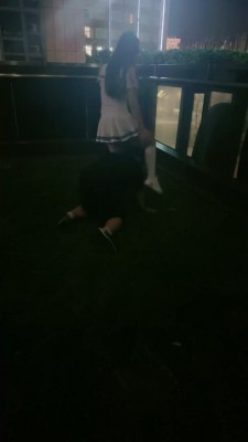 【雪王】户外172女神骑马/人体沙发/踩踏舔闻jio鞋_HD绳艺资源