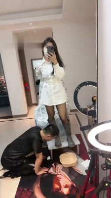 【汐言】舔脏长靴/镜前羞辱踩虐【完整版】_HD绳艺资源