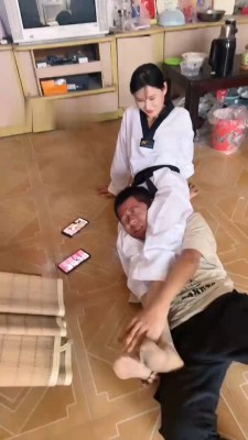 图片[10]_【孤傲女帝】爆踹狗头/各种腿绞/脚耳光/脚踩窒息_HD绳艺资源