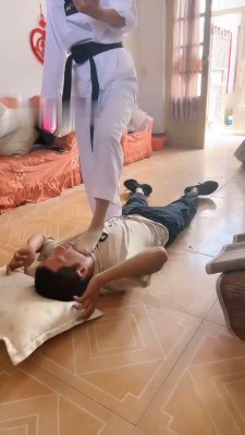 图片[11]_【孤傲女帝】爆踹狗头/各种腿绞/脚耳光/脚踩窒息_HD绳艺资源