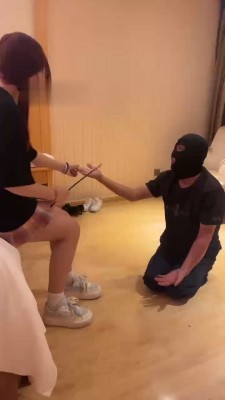 【雯雯】细棒打手心/舔脏鞋底/超臭白袜辱/内裤套头_HD绳艺资源