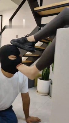 图片[7]_【辣姐】丝袜泡圣水/运动鞋裸足脚下奴_HD绳艺资源