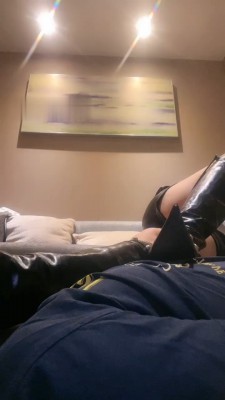 图片[5]_【靴嘉倪】高跟长靴踩地毯_HD绳艺资源