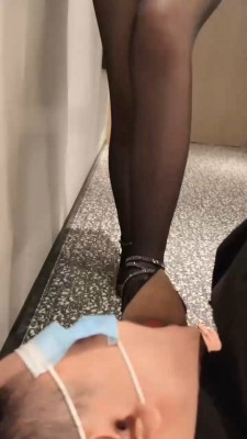 【尤物S】黑丝高跟犬化-人肉坐垫/闻舔原味/插嘴转胯骑马/圣水_HD绳艺资源