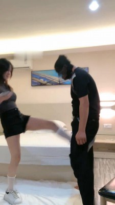 图片[5]_【LL77】女神的晨起健身运动-踢裆/踩踏/口水喷脸_HD绳艺资源