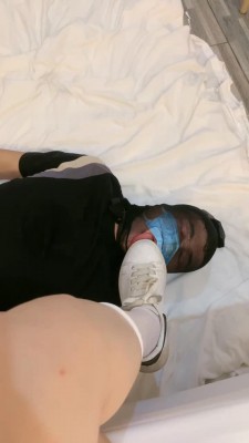 图片[8]_【LL77】女神的晨起健身运动-踢裆/踩踏/口水喷脸_HD绳艺资源