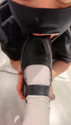 图片[9]_【娇娇】人体刷鞋器-脏鞋/白袜/裸足/皮鞋_HD绳艺资源