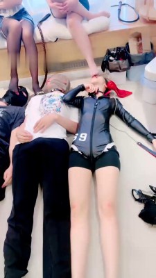 图片[11]_【茶茶】美甲店素人调-人体蜈蚣专场【双视角完整版】_HD绳艺资源