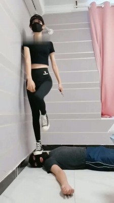 【美娜格格】巅峰之作疯狂夺魂-多鞋踩踏深喉场【双视角版】_HD绳艺资源