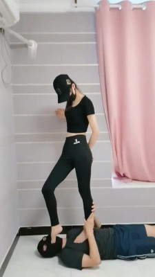 图片[14]_【美娜格格】巅峰之作疯狂夺魂-多鞋踩踏深喉场【双视角版】_HD绳艺资源