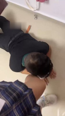 【雯雯】被学生妹虐-白袜踩/揪耳朵/sp/踩狗爪【双视角版】_HD绳艺资源