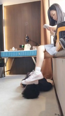 图片[2]_【米噢】运动鞋白袜全体重踩地毯_HD绳艺资源