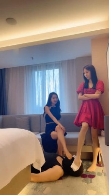 图片[13]_【双胞胎萌主】高贵双S辱调-虐乳虐裆/骑马坐垫/踩踏深喉_HD绳艺资源