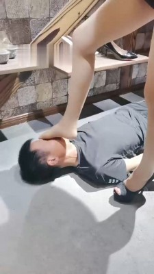 【魔鬼天使】爆踩脖子/深喉/脚耳光_HD绳艺资源