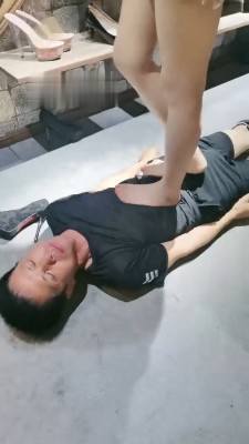 图片[8]_【魔鬼天使】爆踩脖子/深喉/脚耳光_HD绳艺资源