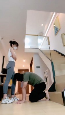 【伊伊sama】健身后原味鞋船袜虐贱狗【完整版】_HD绳艺资源