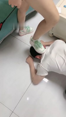 图片[8]_【蜜糖情侣】抽牌虐家奴-转胯/运动鞋踢踹踩/白袜舔/抽耳光_HD绳艺资源