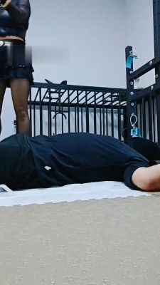 图片[2]_【媚娘】高跟踩踏/闻高跟/关狗笼/人肉坐垫_HD绳艺资源