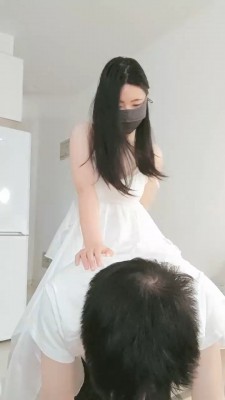 【铃鹿】白丝脚闻舔/掐乳耳光/数据线训练_HD绳艺资源