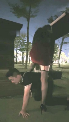 【禾未】户外公园遛狗骑行-踩踏/高跟踩踏插嘴/深喉【双视角版】_HD绳艺资源